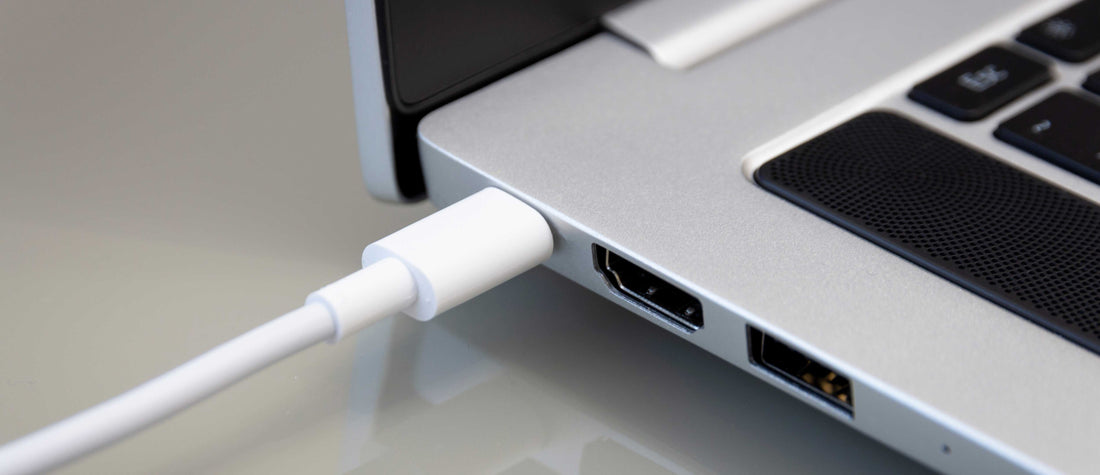 ¿Cómo escoger el cargador correcto para mi laptop?