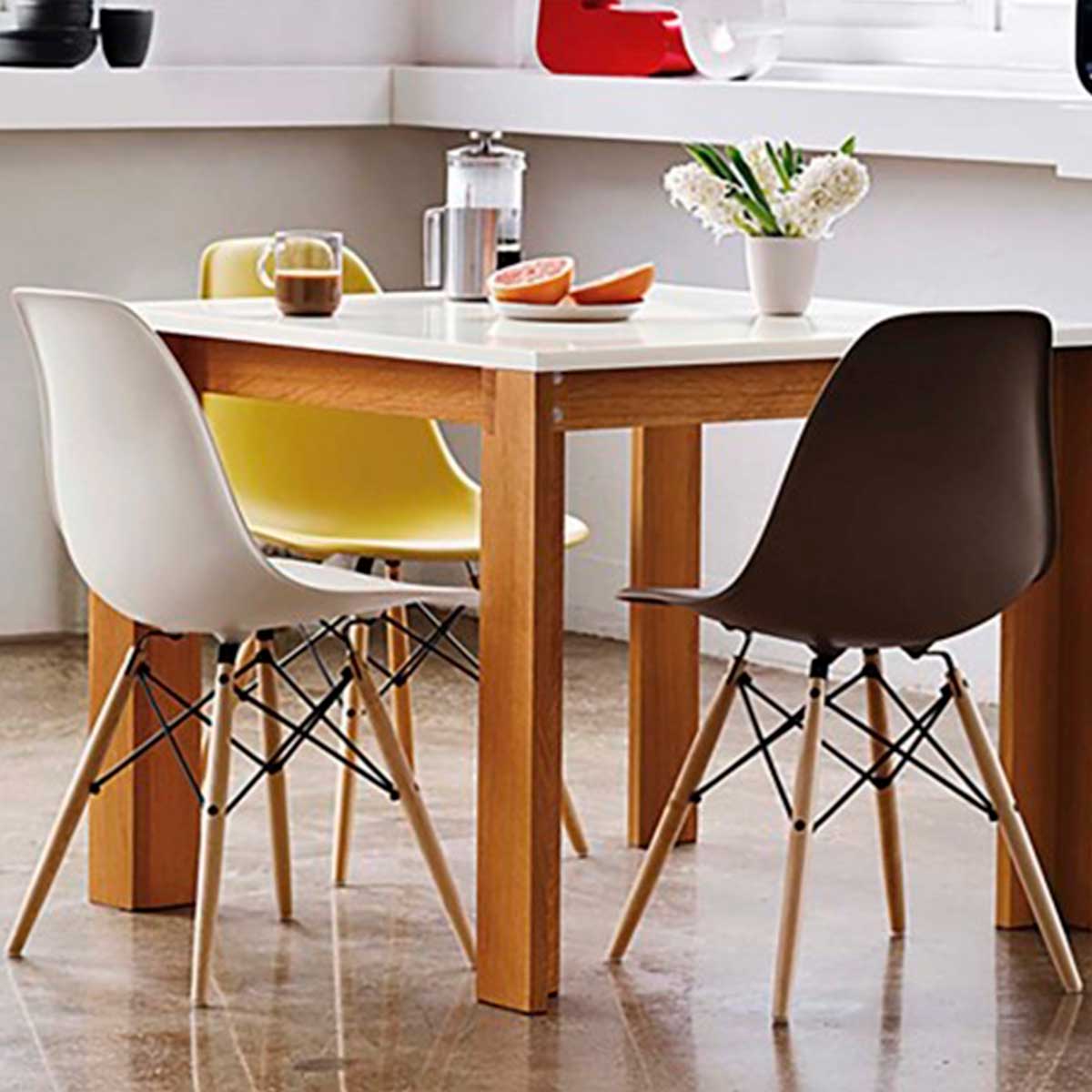 Eleva tu Espacio con Estilo: Set de 4 Sillas Eames en Oferta
